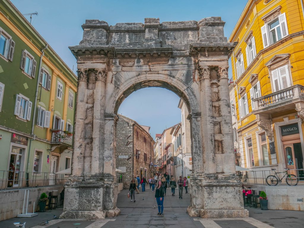 Sehenswürdigkeiten in Pula in Kroatien: Der Augustustempel