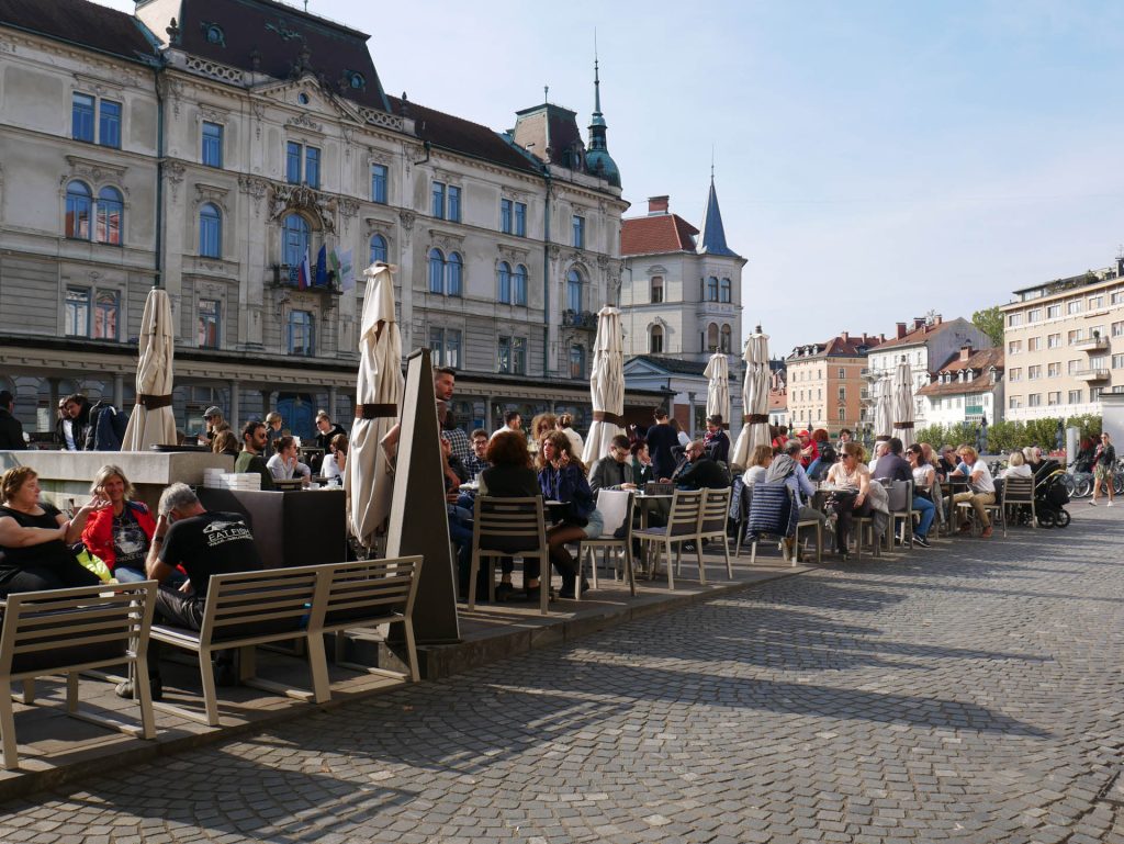 Ljubljana Cafe Cacao Eis essen