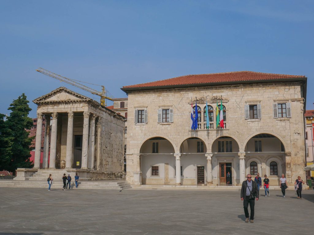 Platz der Republik in Pula in Kroatien