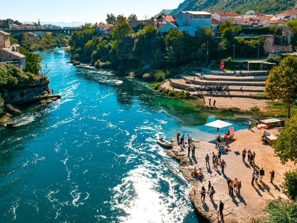 Mostar Klippenspringer von der Stari Most Brücke