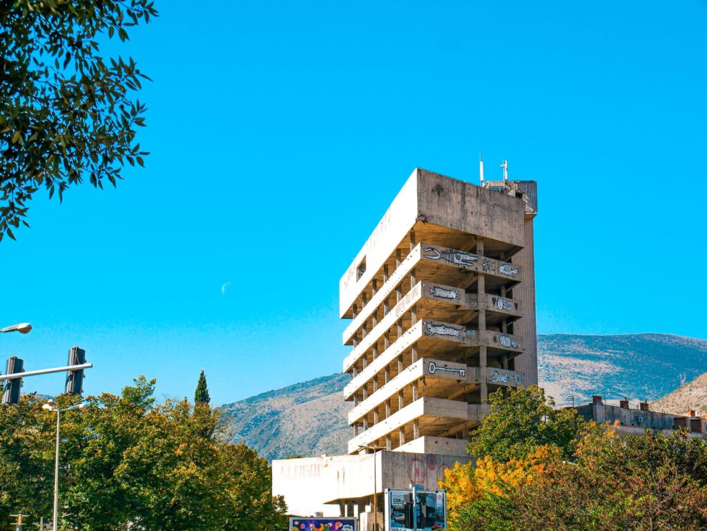 Mostar Sniper Tower in Bosnien
