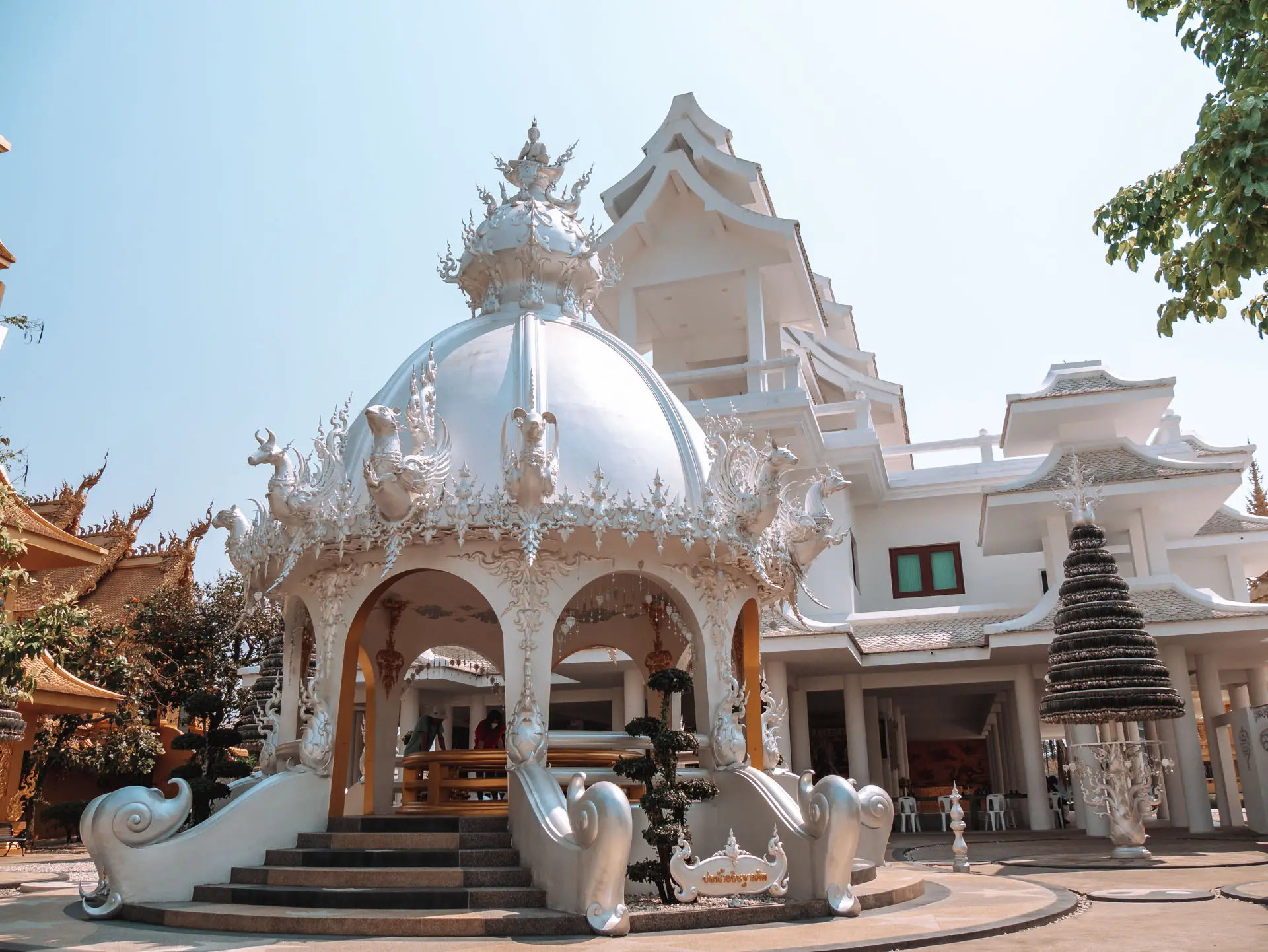 Brunnen Chiang Rai Weißer Tempel