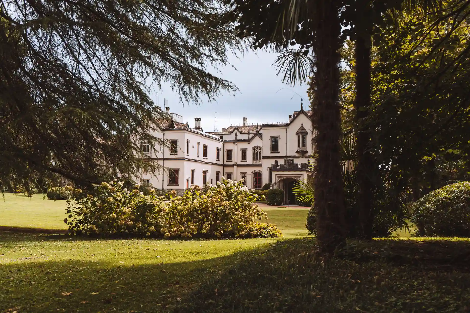 Castello dal Pozzo Schlosspark Lago Maggiore