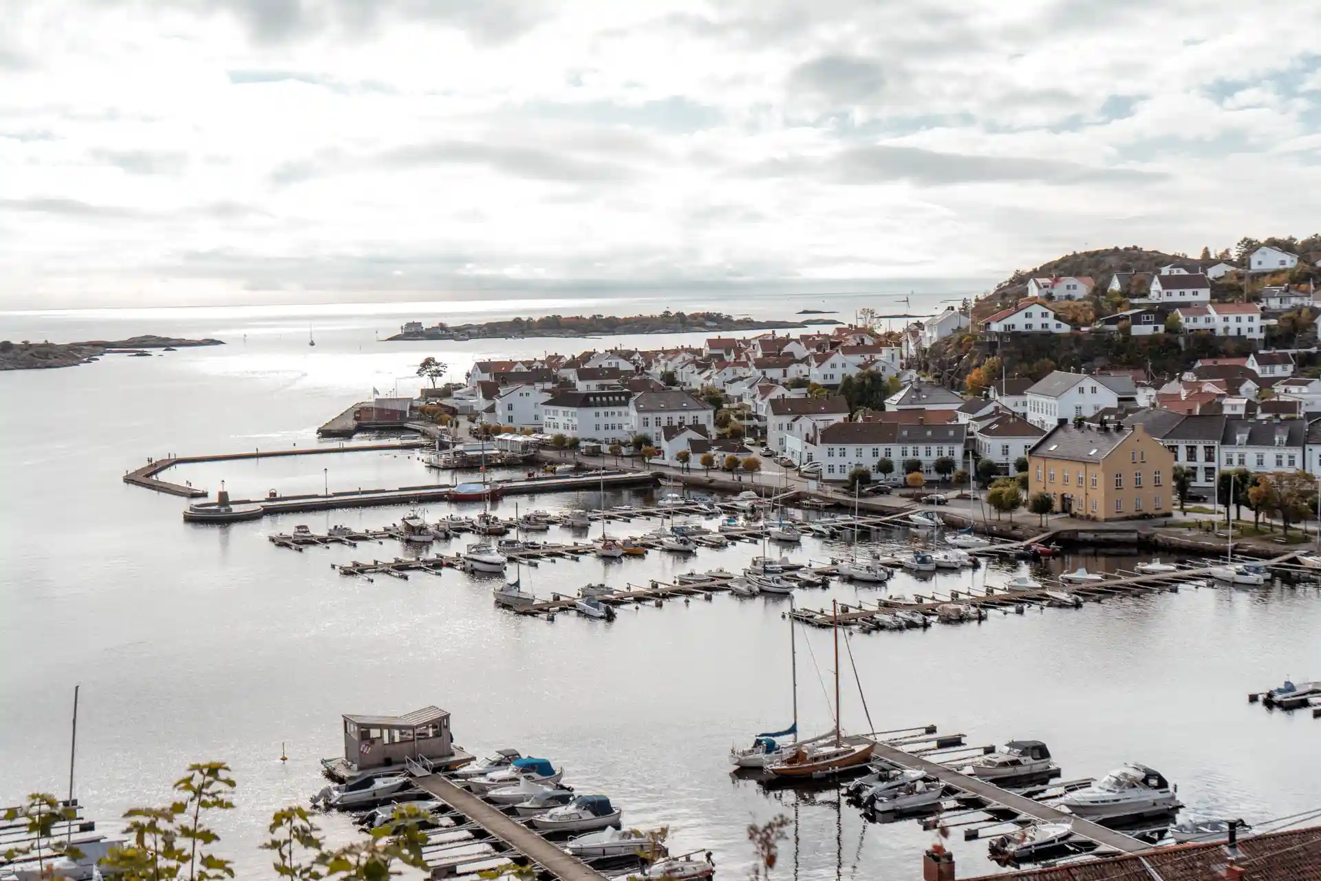 Risor weiß getünchte Häuser in Norwegen