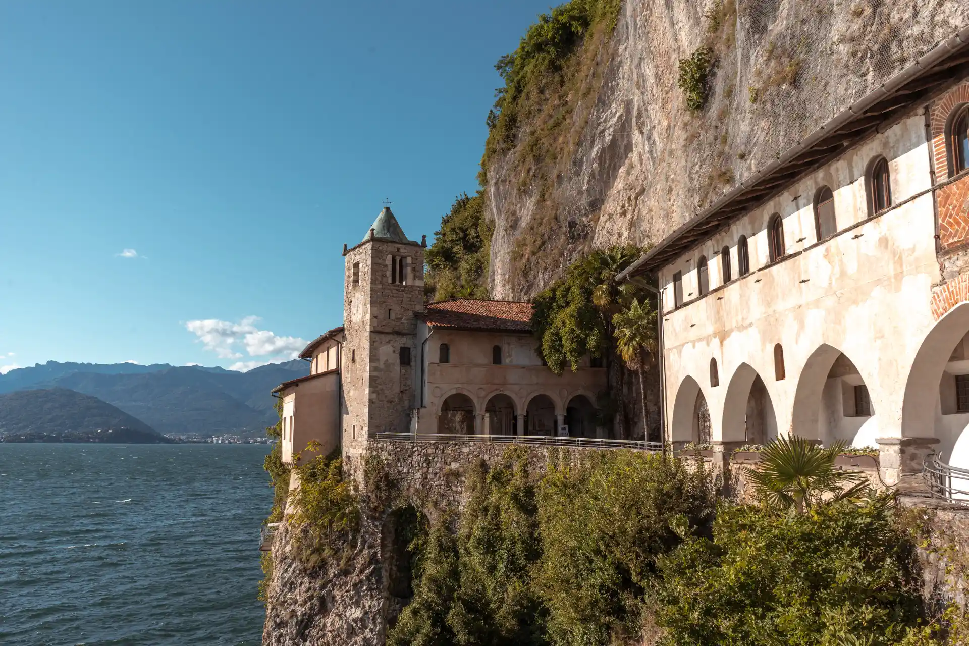 Santa Catarina del Sasso Lago Maggiore