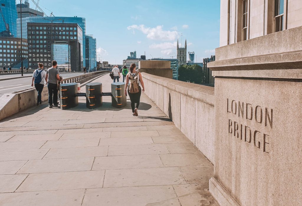 Jasmin auf der London Bridge, Kurztrip London, Bilder Sehenswürdigkeiten London